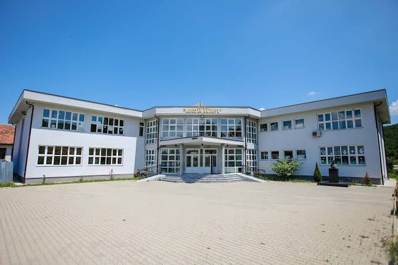 A school building delivered in Malisheve, Kosovo, front facade and entrance