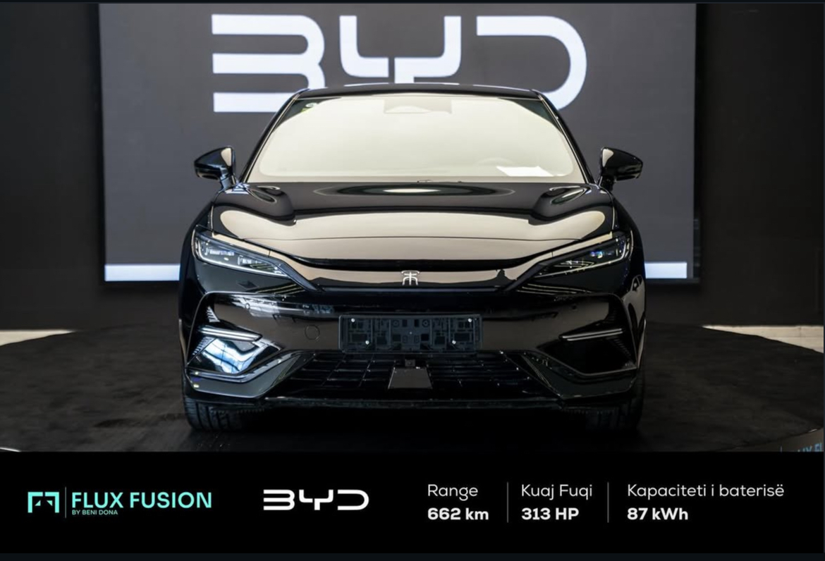 Photo 12 from the vehicle catalogue at the FluxFusion Kosova showroom
